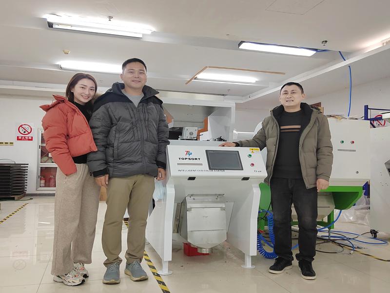 ยินดีต้อนรับลูกค้าต่างประเทศเพื่อเยี่ยมชมโรงงานของเรา