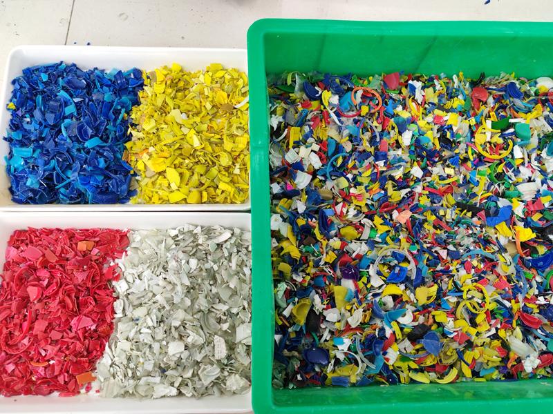 ลูกค้าชาวซาอุดีอาระเบียสำรวจโซลูชันการคัดแยกสีพลาสติกของ Topsort ระหว่างการเยี่ยมชมโรงงาน