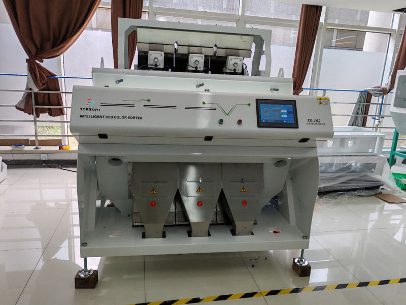 เครื่องคัดแยกสีเกล็ดพลาสติกแบบ 3 ช่องความแม่นยำสูง TOPSORT