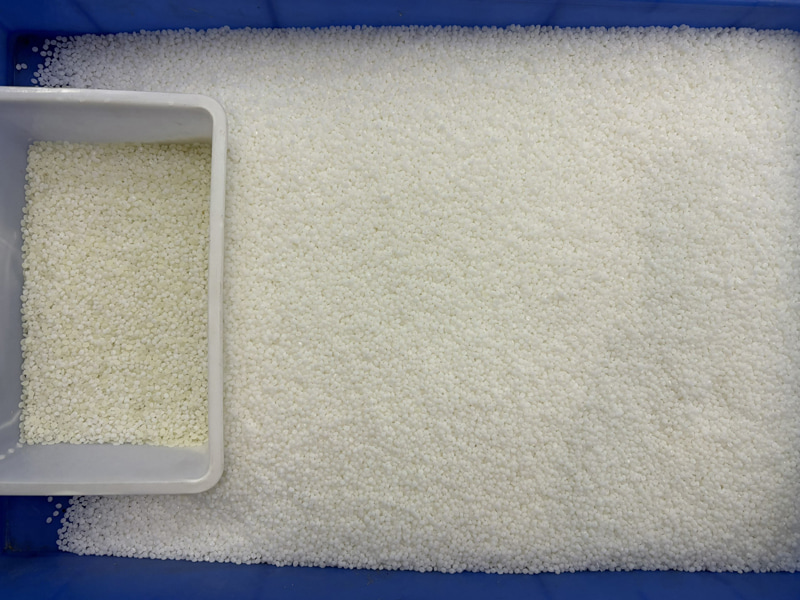 เครื่องคัดแยกเม็ดพลาสติก TOPSORT แบบสายพาน สำหรับคัดแยกเม็ดสีเหลืองอ่อน