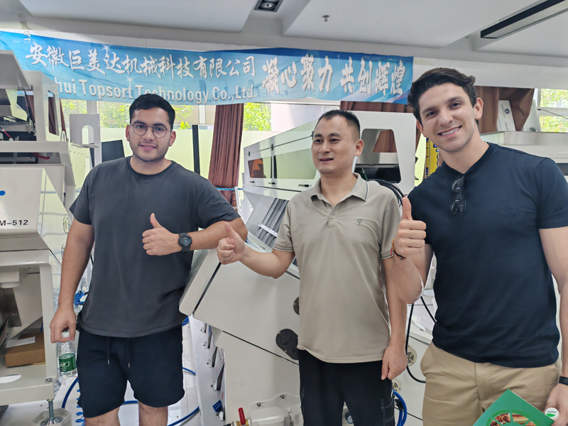 ยินดีต้อนรับลูกค้าจากอเมริกาใต้เข้าเยี่ยมชมโรงงานของเราเพื่อความร่วมมือเชิงลึก